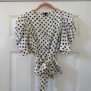 ⭐️3/$35 WHO WHAT WEAR Polka Dot Puff Sleeve Wrap Top